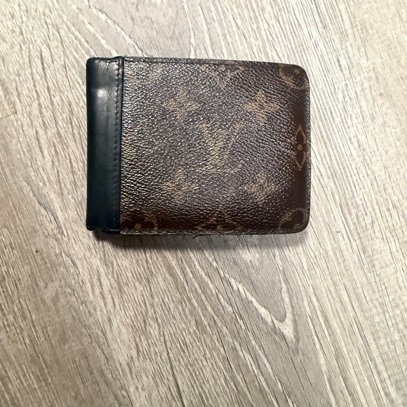 ✨ Louis Vuitton Monogram Bifold Wallet – Pre-Owned ✨